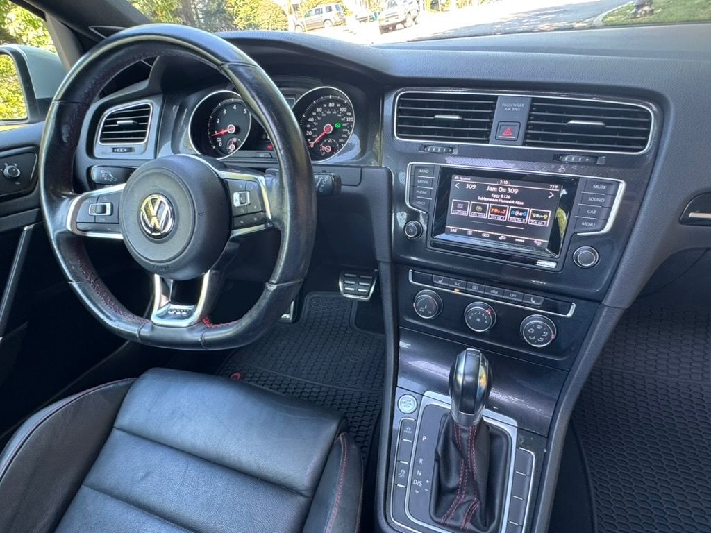 Used 2015 Volkswagen GTI SE FWD image 12