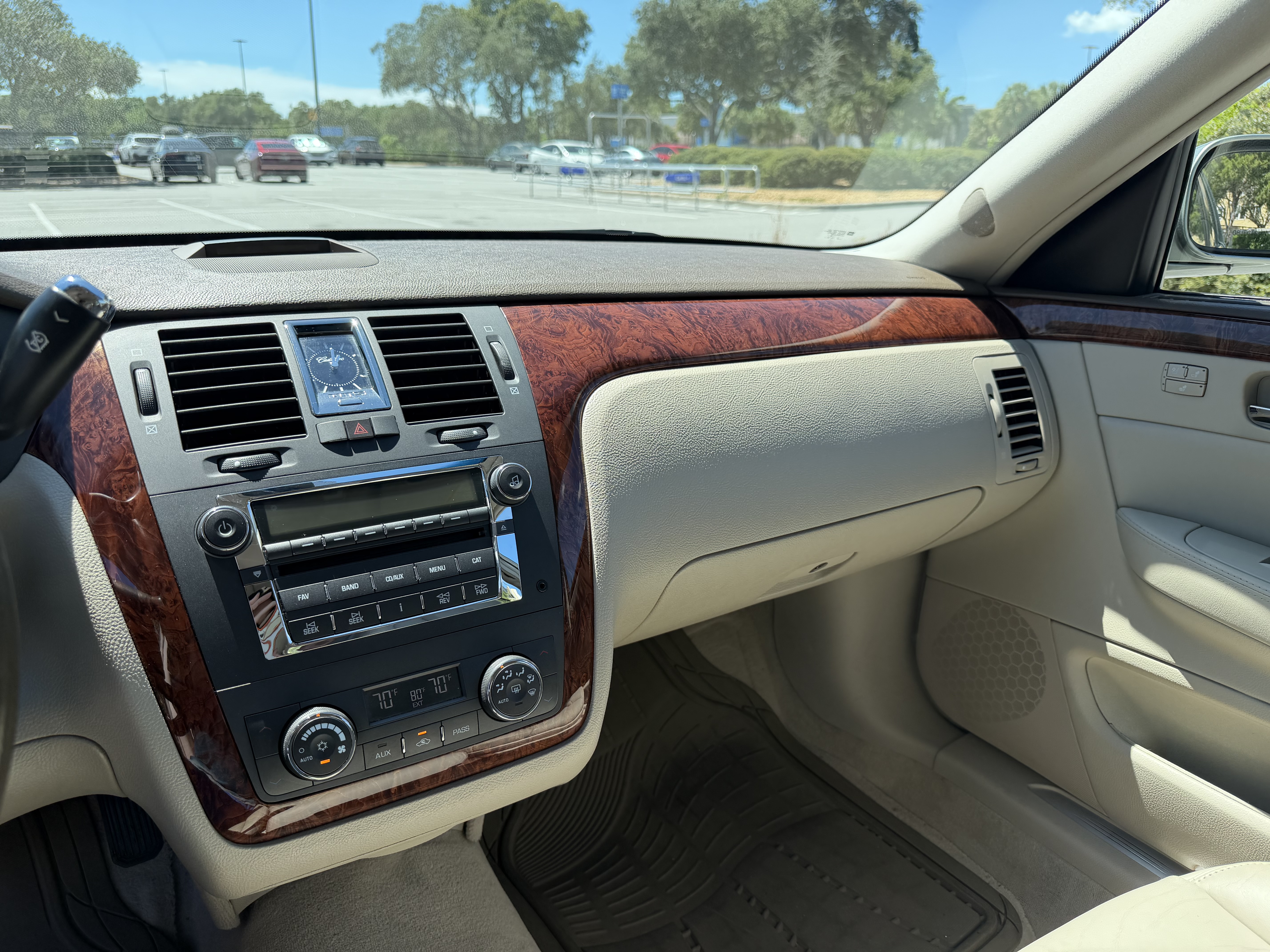 Used 2006 Cadillac DTS w/ Sun And Sound Package FWD image 8