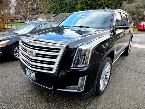 Used 2020 Cadillac Escalade ESV Platinum image 2