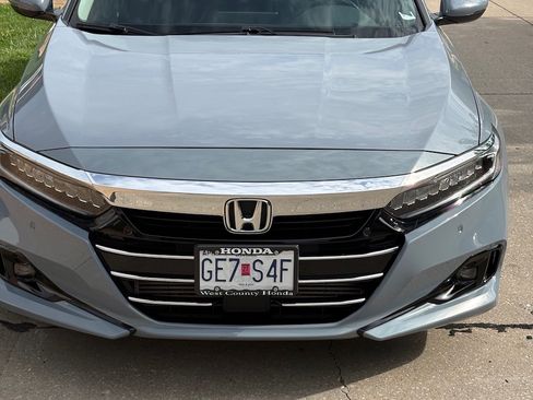 Used 2021 Honda Accord Touring image 2