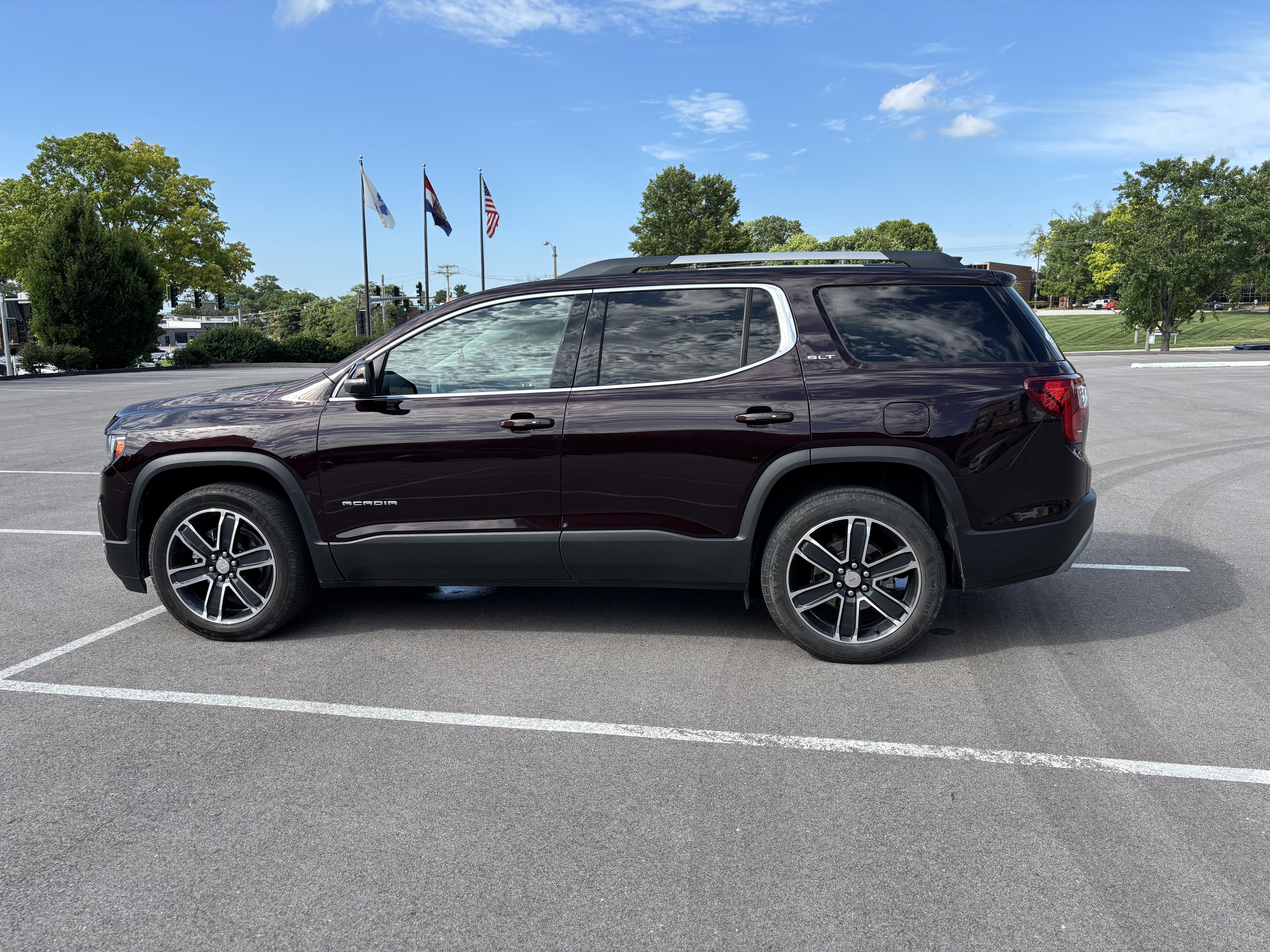 Used 2021 GMC Acadia SLT w/ Premium Package AWD/4WD image 2