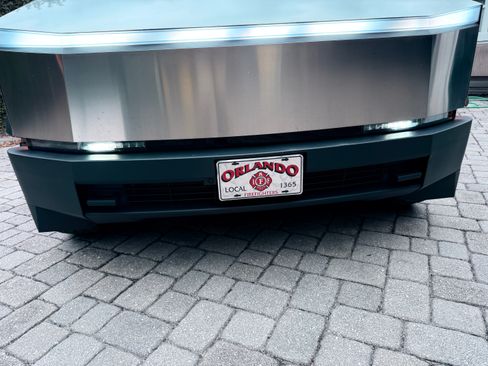 Used 2024 Tesla Cybertruck AWD Crew Cab image 6