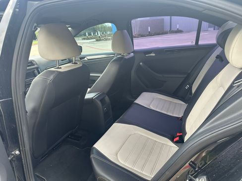 Used 2015 Volkswagen Jetta Sport image 9