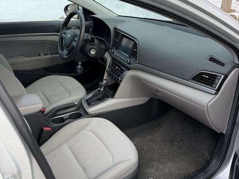 Used 2017 Hyundai Elantra SE image 6
