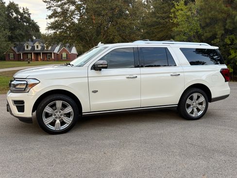 Used 2023 Ford Expedition Max King Ranch RWD image 2