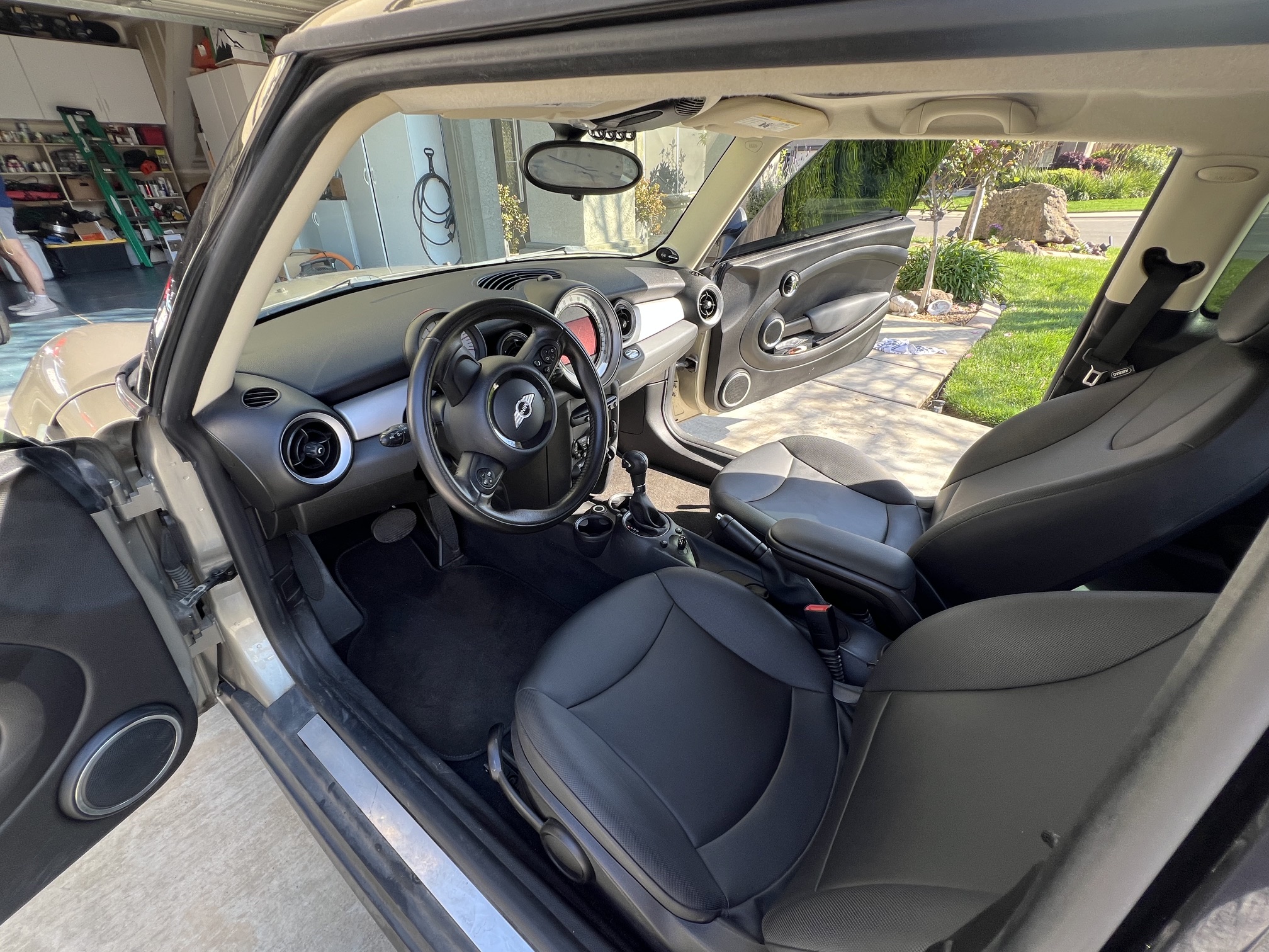 Used 2011 MINI Cooper Hardtop FWD image 11