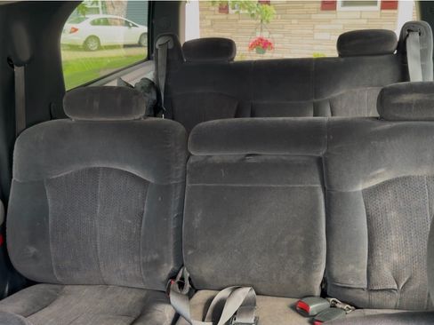 Used 2000 Chevrolet Suburban LS w/ LS Preferred Equipment Group AWD/4WD image 16