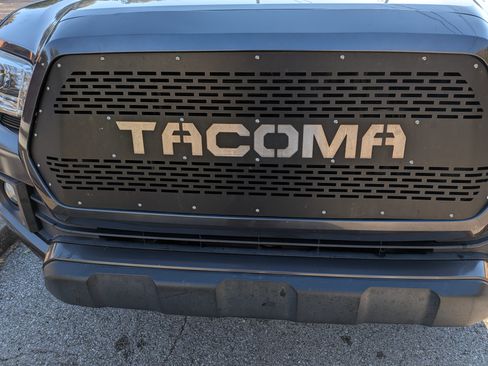 Used 2016 Toyota Tacoma TRD Off-Road image 18