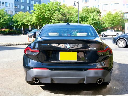 Used 2023 BMW 230i Coupe w/ Premium Package RWD image 9