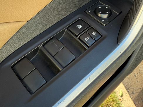 Used 2021 Toyota RAV4 XLE w/ Convenience Package FWD image 10
