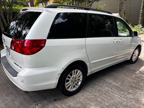 Used 2009 Toyota Sienna XLE w/ Towing Prep Pkg FWD image 9