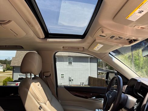 Used 2017 Cadillac Escalade ESV Premium Luxury image 17