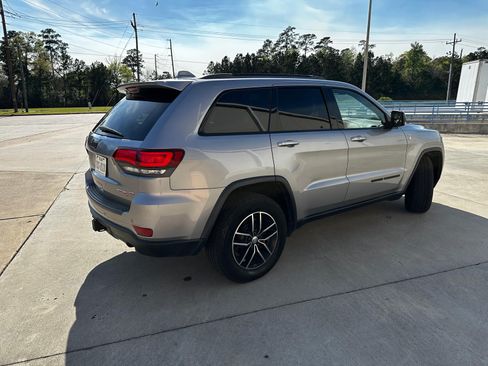 Used 2018 Jeep Grand Cherokee Trailhawk w/ Trailhawk Luxury Group AWD/4WD image 2