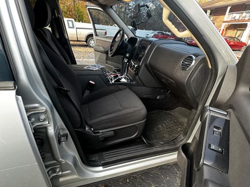 Used 2010 Ford Explorer XLT image 15
