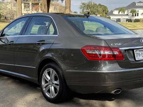 Used 2011 Mercedes-Benz E 350 4MATIC Sedan image 4