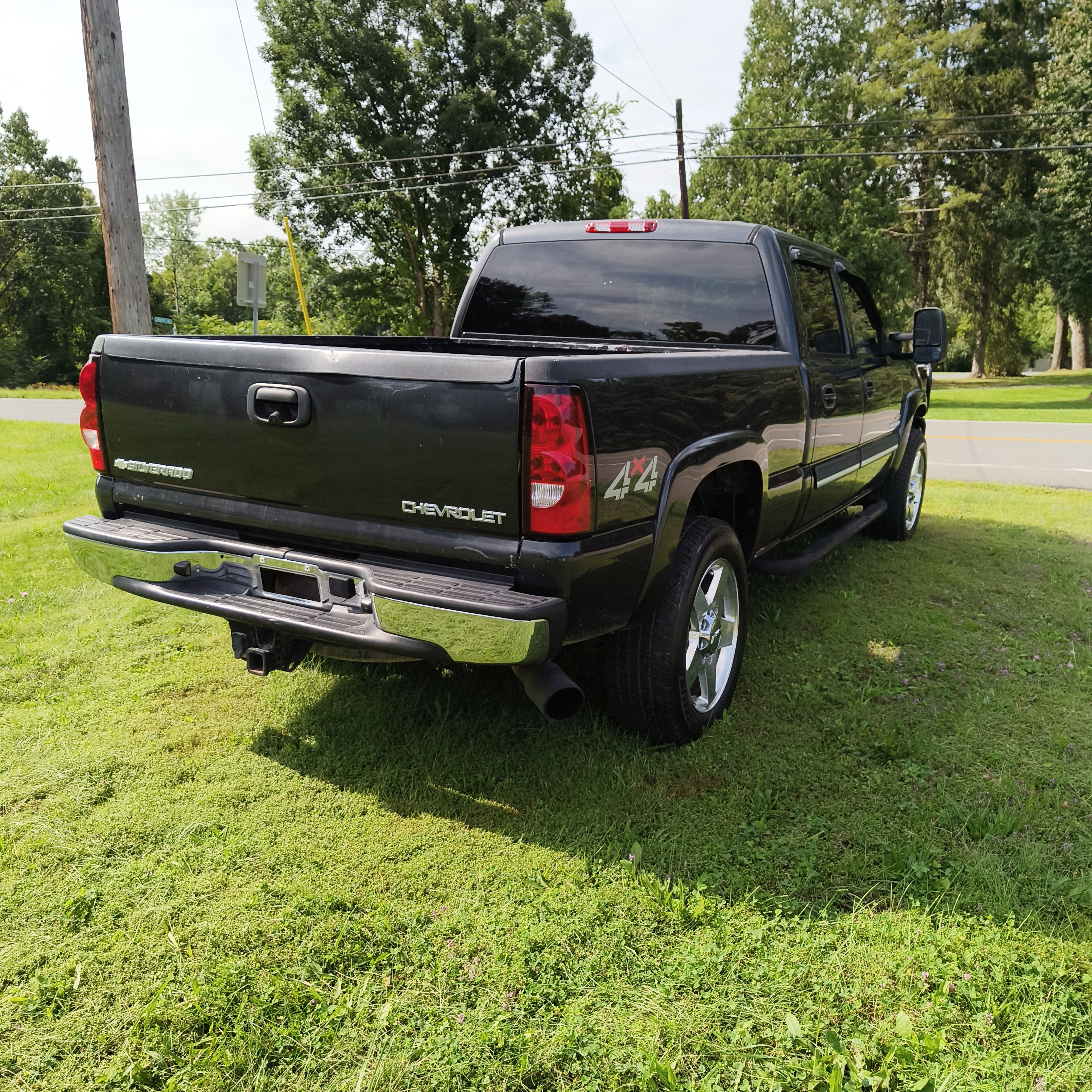 Used 2003 Chevrolet Silverado 2500 LS AWD/4WD image 2