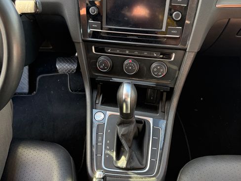 Used 2021 Volkswagen Golf 4-Door FWD image 10