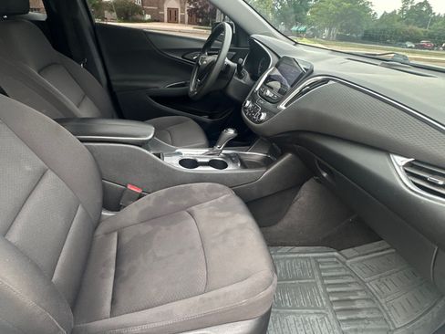 Used 2020 Chevrolet Malibu LT FWD image 4