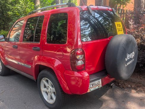 Used 2005 Jeep Liberty Limited AWD/4WD image 2