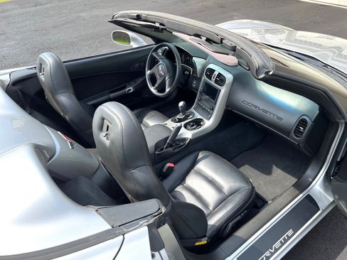 Used 2005 Chevrolet Corvette Convertible w/ Preferred Equipment Group RWD image 9