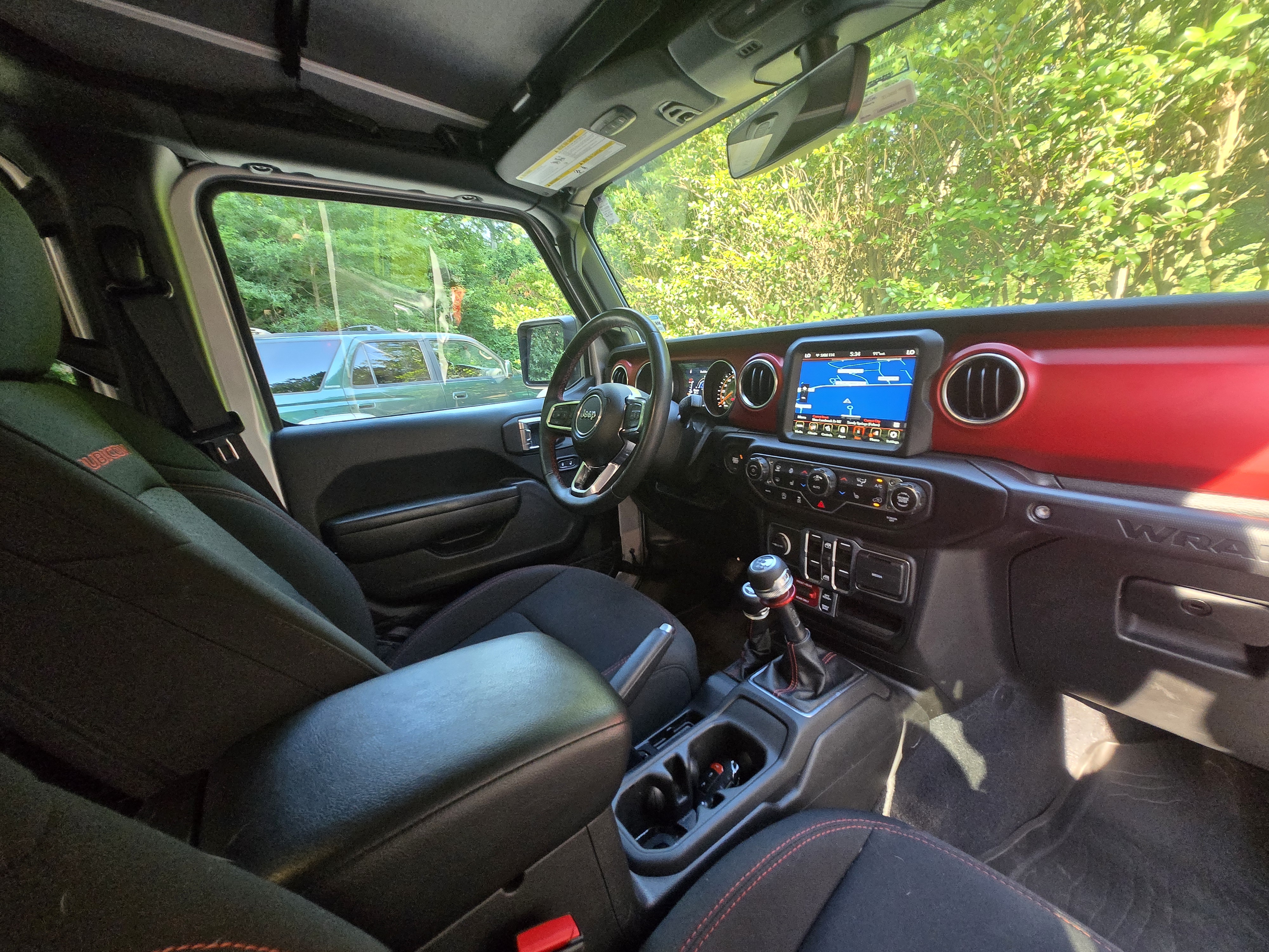 Used 2023 Jeep Wrangler Unlimited Rubicon w/ Cold Weather Group AWD/4WD image 16