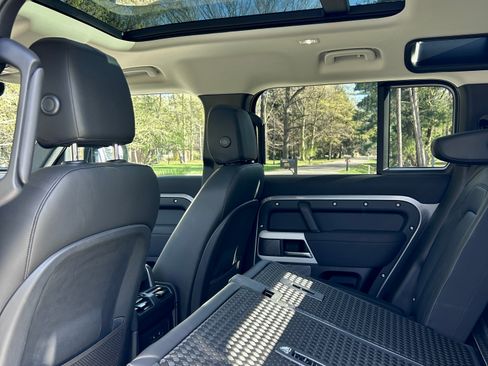 Used 2023 Land Rover Defender 110 SE AWD/4WD image 6