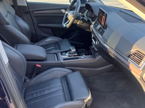 Used 2021 Audi Q5 Prestige w/ Prestige Package image 2