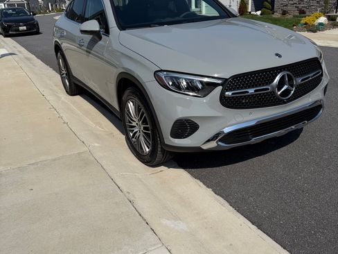 Used 2025 Mercedes-Benz GLC 300 4MATIC image 5
