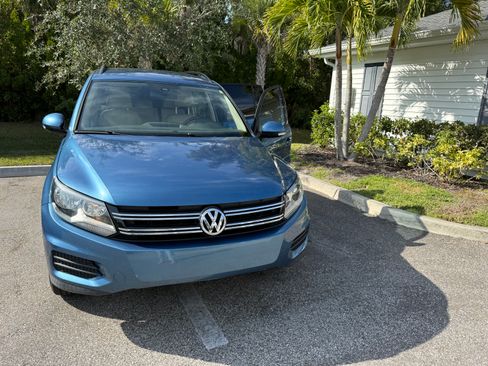 Used 2017 Volkswagen Tiguan S image 4