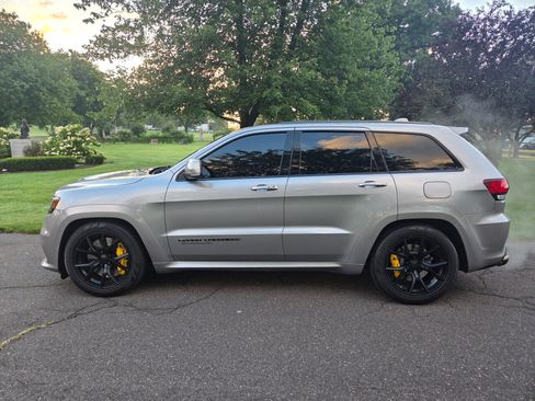 Used 2018 Jeep Grand Cherokee Trackhawk AWD/4WD image 5