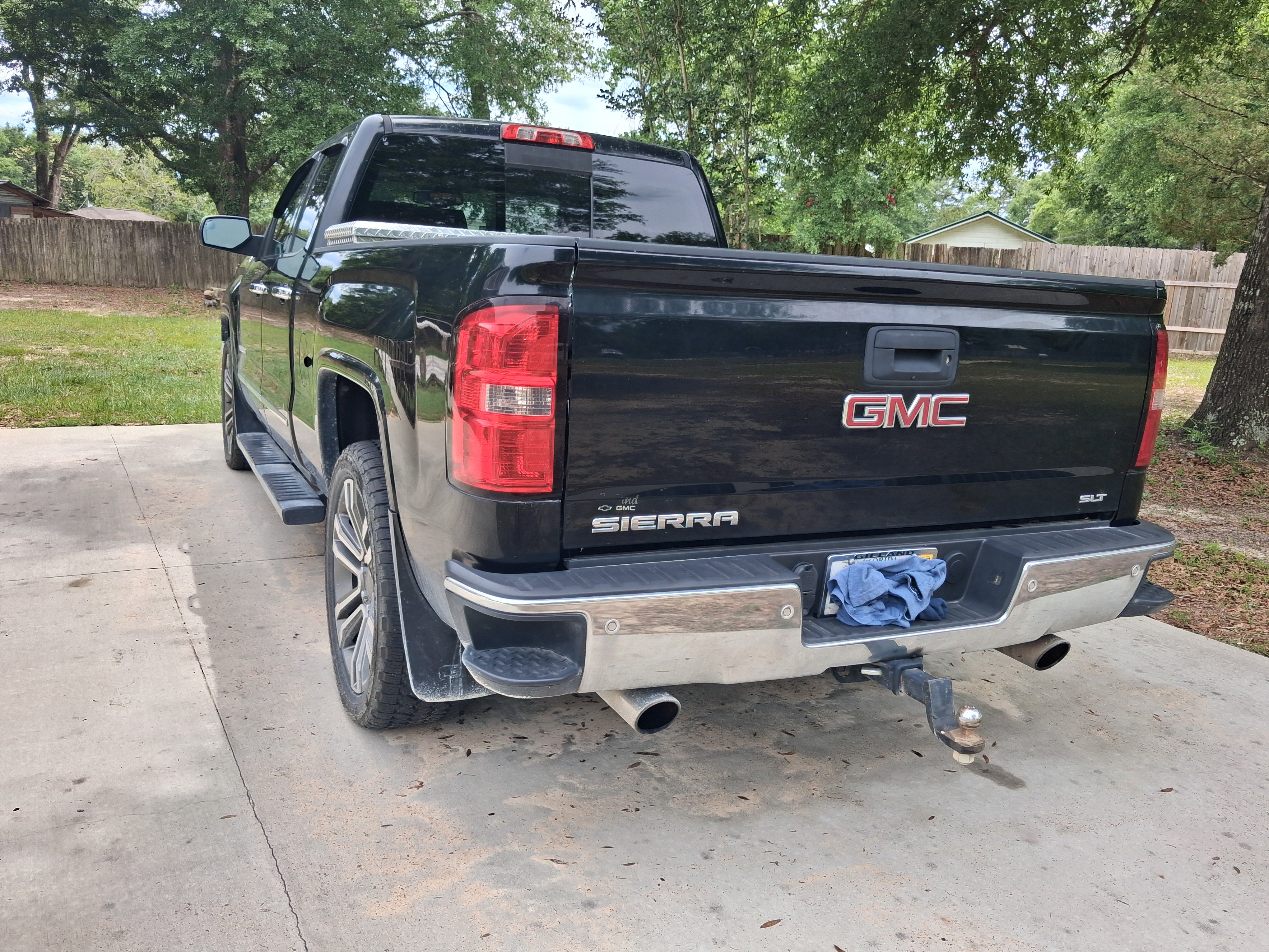 Used 2015 GMC Sierra 1500 SLT w/ SLT Preferred Package AWD/4WD image 28