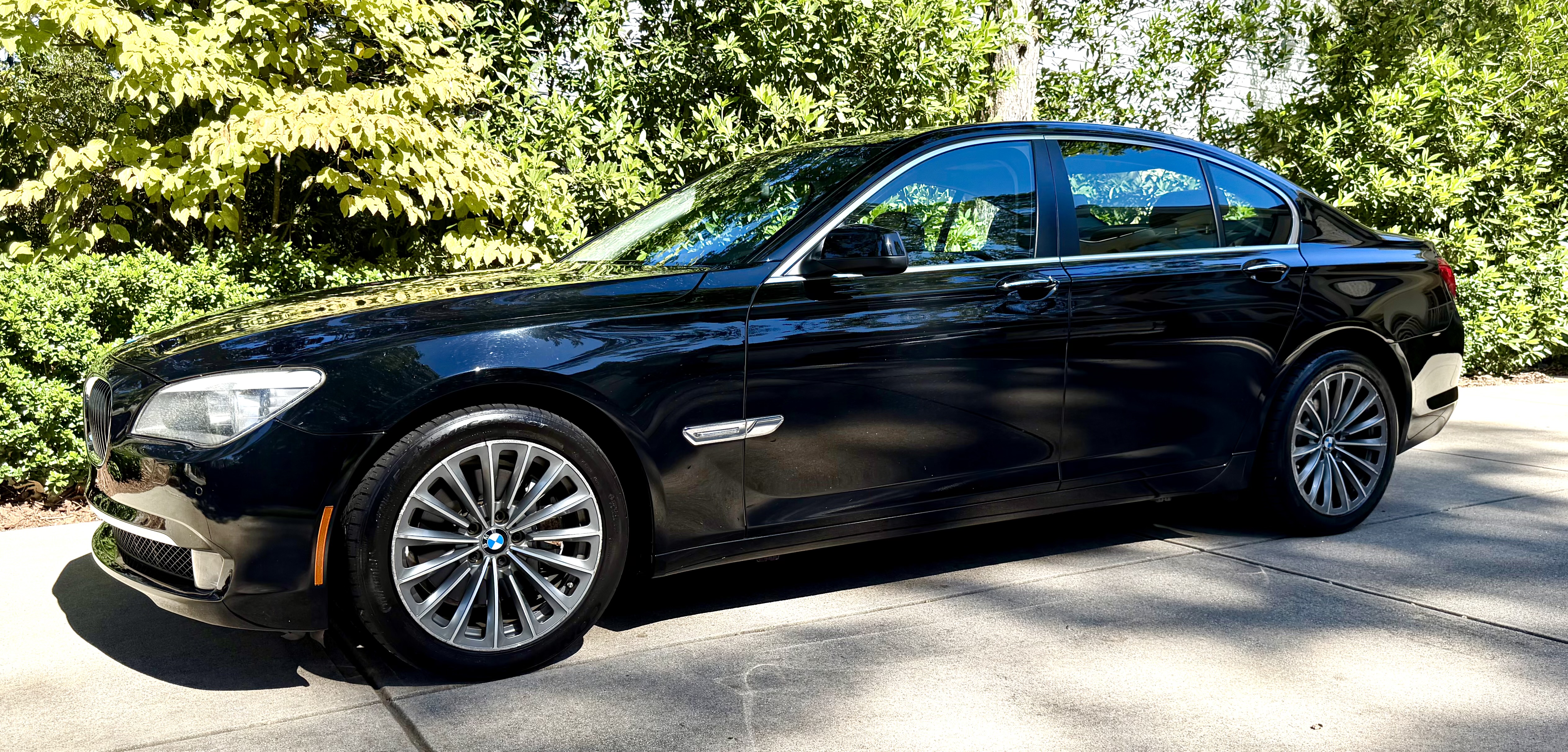 Used 2012 BMW 740i RWD image 1