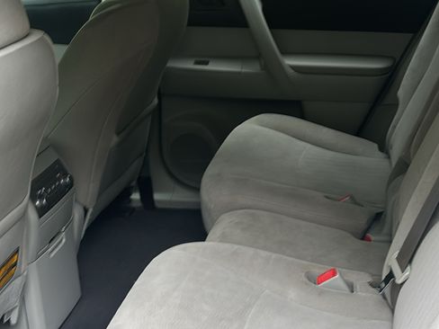 Used 2013 Toyota Highlander 4WD w/ Cold Weather Pkg image 9