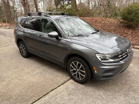 Used 2019 Volkswagen Tiguan SE w/ Panoramic Sunroof Package image 1