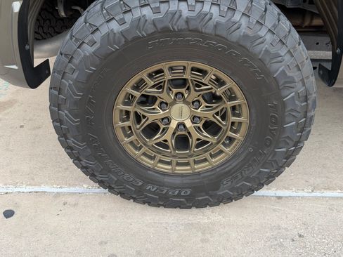 Used 2025 Ford F150 Raptor w/ Equipment Group 803A Raptor R AWD/4WD image 15