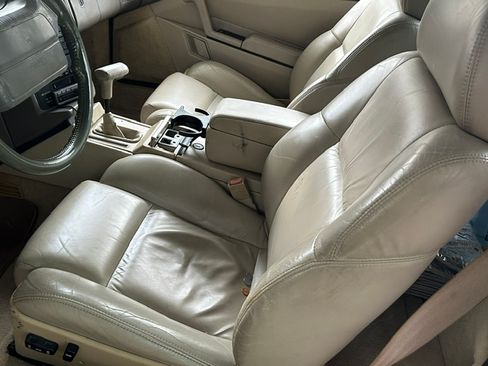 Used 1993 Cadillac Allante FWD image 7