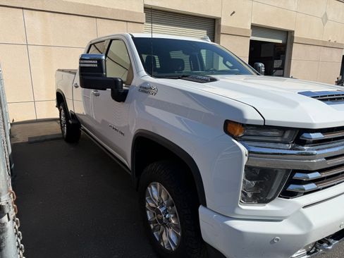 Used 2022 Chevrolet Silverado 2500 High Country w/ LPO, Hitch Package AWD/4WD image 2