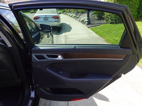 Used 2015 Hyundai Genesis 3.8 w/ Option Group 04 image 16