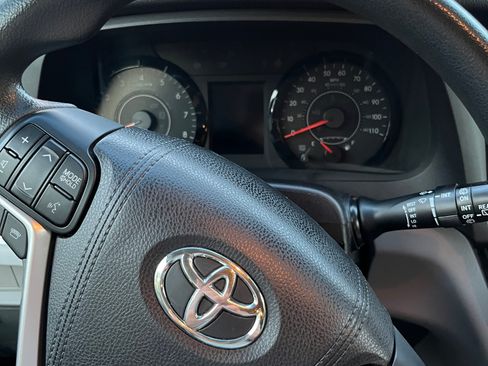 Used 2015 Toyota Sienna LE FWD image 14