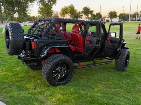 Used 2015 Jeep Wrangler Unlimited Sahara image 11