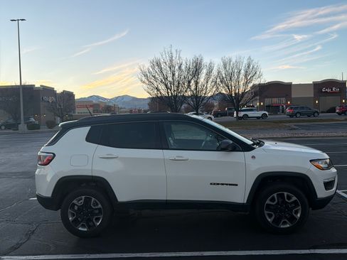 Used 2018 Jeep Compass Trailhawk image 4