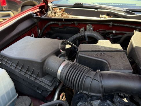 Used 2017 Toyota Tacoma TRD Sport w/ Tow Package (A/T) image 15