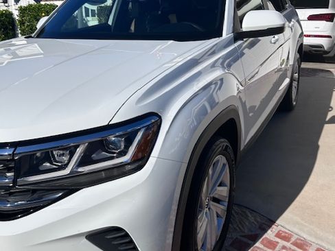 Used 2021 Volkswagen Atlas Cross Sport SE w/ Panoramic Sunroof Package image 6