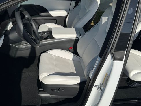 Used 2023 Tesla Model X Plaid image 6