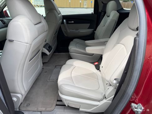 Used 2008 GMC Acadia SLT w/ Convenience Package image 11