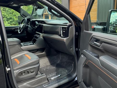 Used 2025 GMC Sierra 2500 AT4 w/ AT4 Premium Plus Package AWD/4WD image 5
