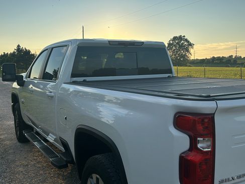 Used 2024 Chevrolet Silverado 2500 LT w/ Texas Edition AWD/4WD image 8