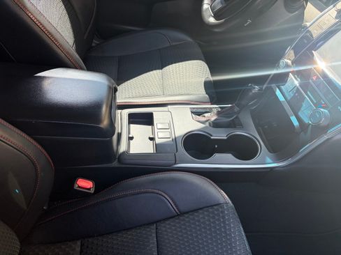 Used 2015 Toyota Camry SE w/ Moonroof Package FWD image 8