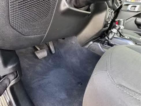 Used 2020 Jeep Gladiator Sport image 8