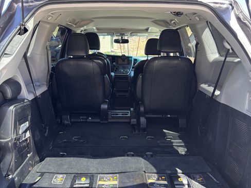 Used 2015 Toyota Sienna SE w/ SE Preferred Package FWD image 16